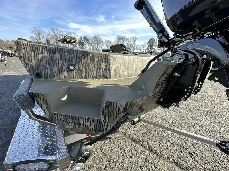 Slide: The Image of 2023 Thor Lake Hammer Elite boat stern with camouflage design. - 8