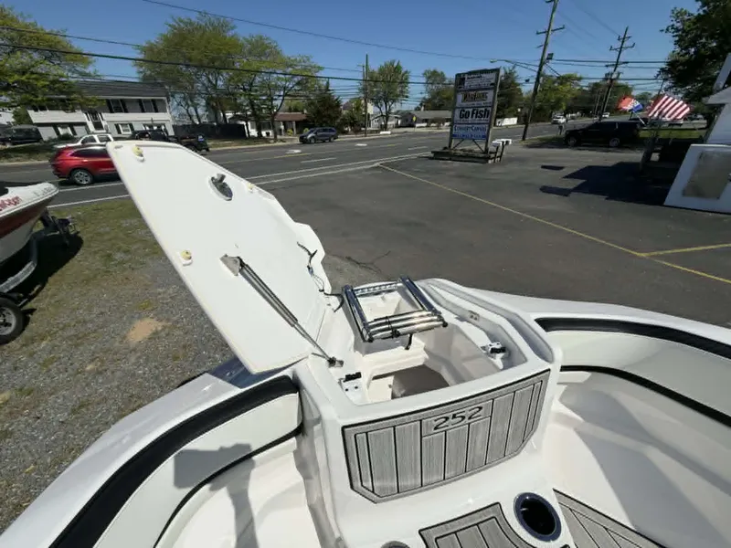 Slide: The Image of Yamaha 252 SD 2024 - 18
