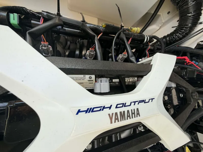 Slide: The Image of Yamaha 252 SD 2024 - 23