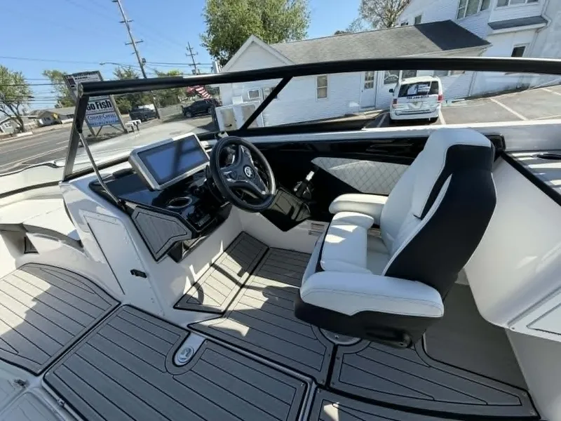 Slide: The Image of Yamaha 252 SD 2024 - 7