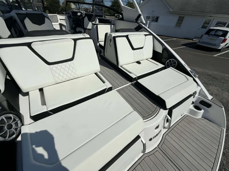 Slide: The Image of Yamaha 252 SD 2024 - 27
