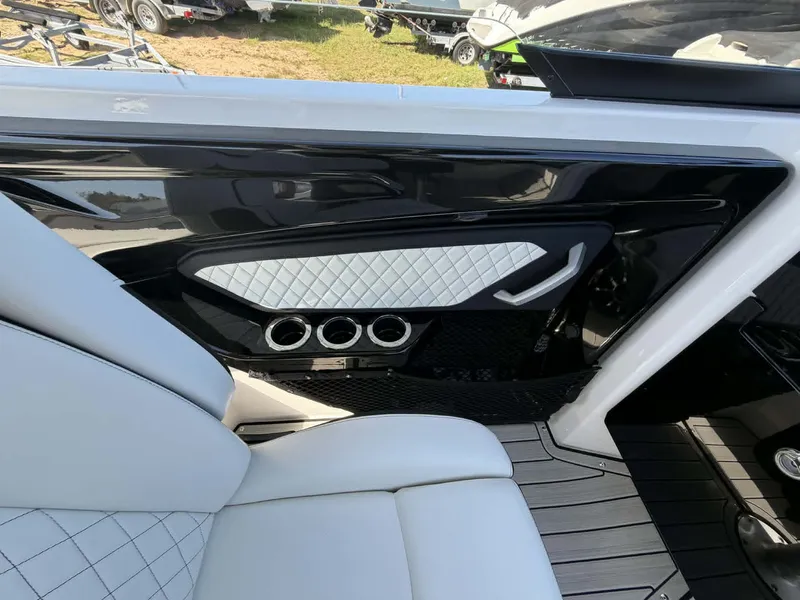 Slide: The Image of Yamaha 252 SD 2024 - 25
