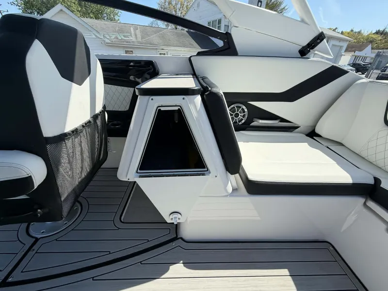Slide: The Image of Yamaha 252 SD 2024 - 13