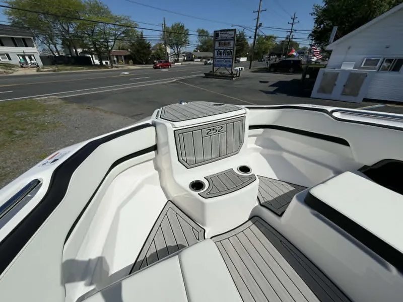 Slide: The Image of Yamaha 252 SD 2024 - 15