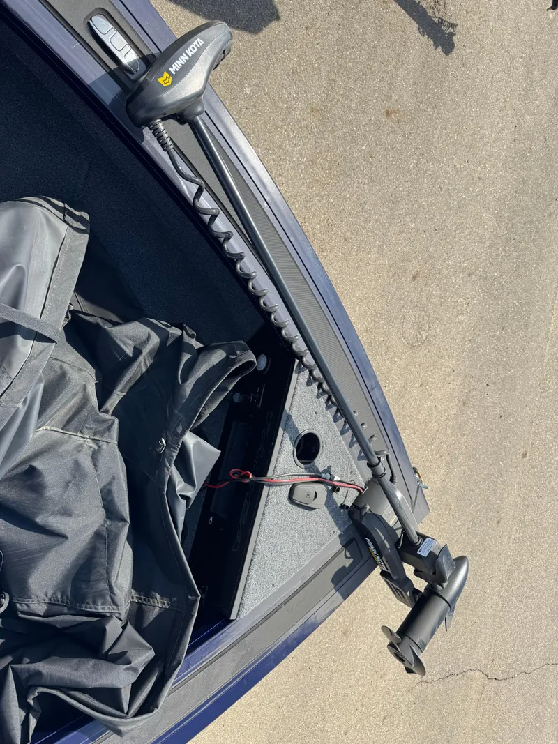 Slide: The Image of 2023 Tracker Targa V-18 WT boat with trolling motor on deck. - 6