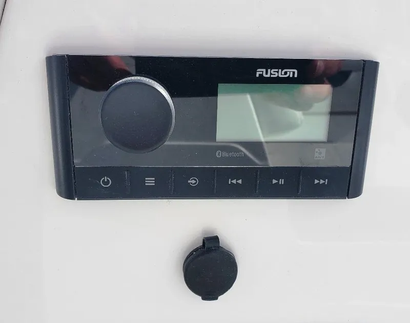 Slide: The Image of Fusion Marine Bluetooth Stereo - 8