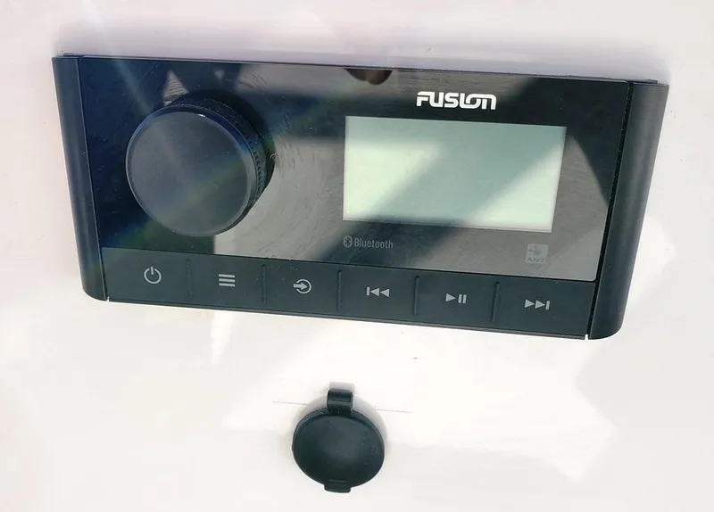 Slide: The Image of Fusion Marine Bluetooth Stereo - 11