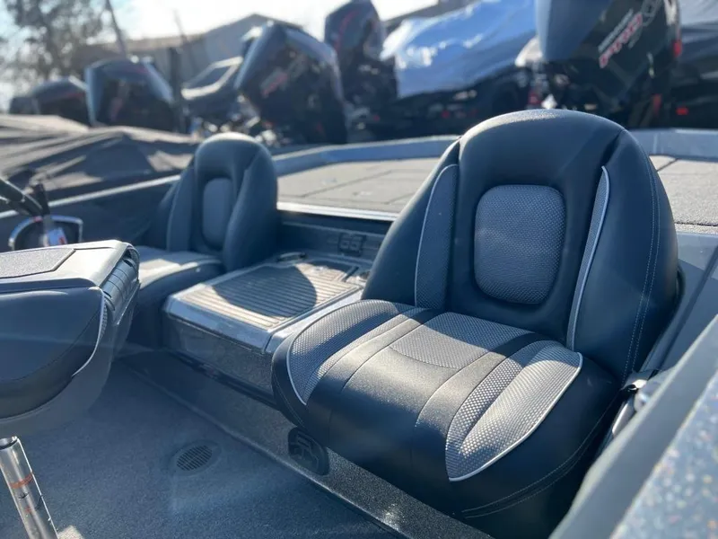 Slide: The Image of 2023 Ranger Z519 Ranger Cup Equipped boat seats and interior. - 8