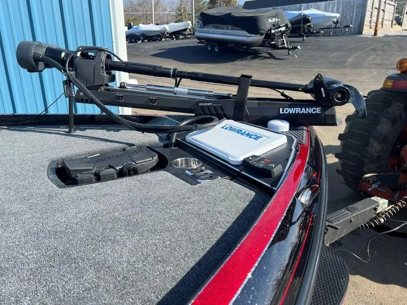Slide: The Image of 2023 Ranger Z520R Ranger Cup Equipped boat with Lowrance electronics. - 23