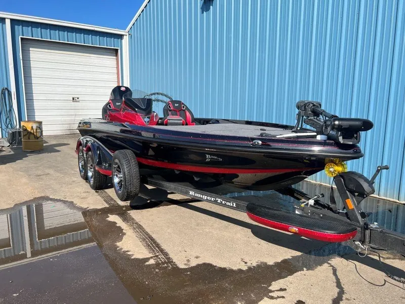 Slide: The Image of 2023 Ranger Z520R Ranger Cup Equipped boat on trailer outside blue building. - 29