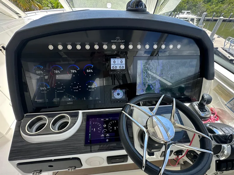 Slide: The Image of 2021 World Cat 400 DC-X helm with advanced navigation and control systems. - 33