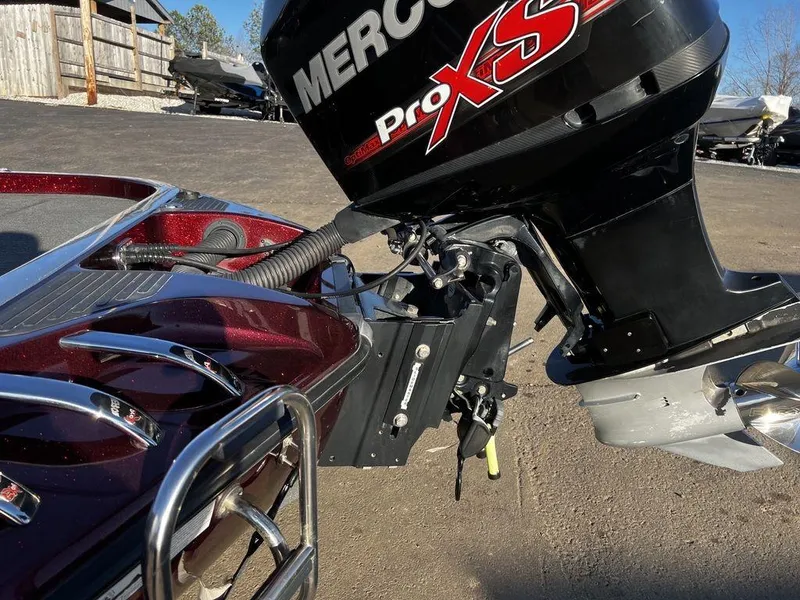 Slide: The Image of 2018 Ranger Z519C boat with Mercury Pro XS outboard motor. - 9