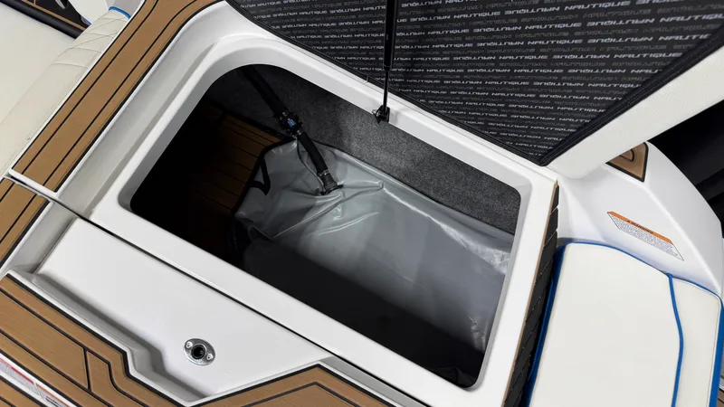 Slide: The Image of Nautique Super Air Nautique GS22 2021 - 16