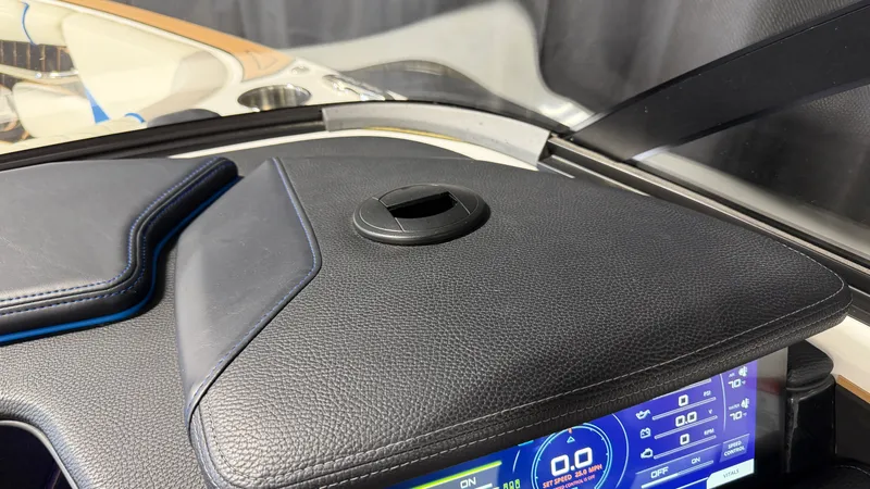 Slide: The Image of Nautique Super Air Nautique GS22 2021 - 65