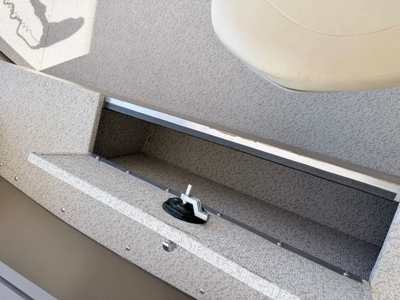 Slide: The Image of Starcraft Freedom 180 Tiller 2023 - 13