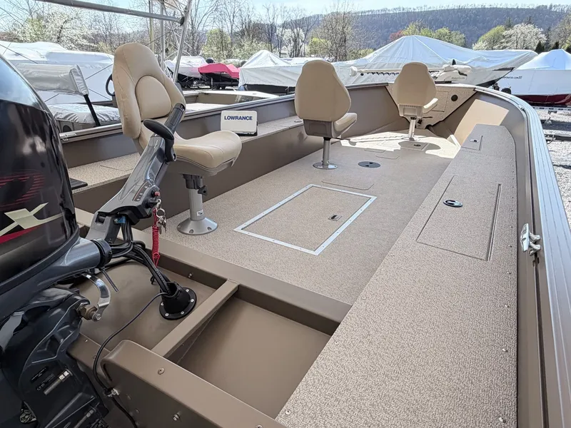 Slide: The Image of Starcraft Freedom 180 Tiller 2023 - 18