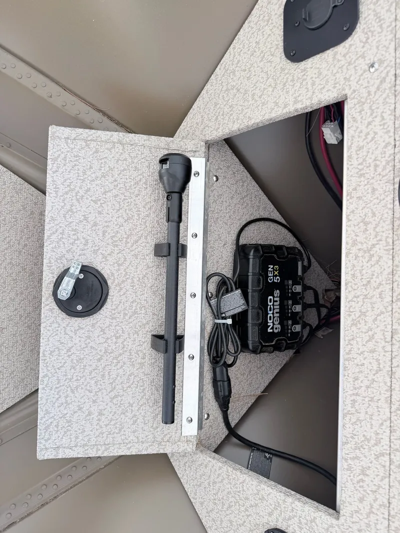 Slide: The Image of Starcraft Freedom 180 Tiller 2023 - 7