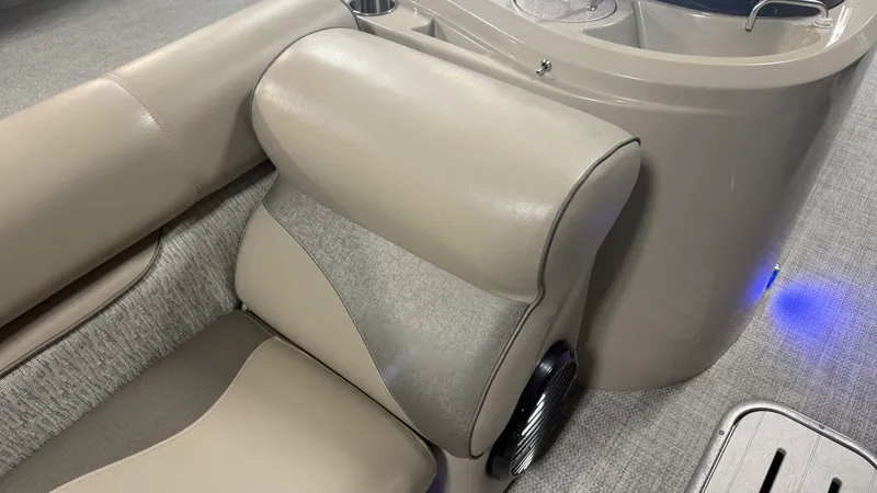 Slide: The Image of Premier 230 SUNSATION 2018 - 18