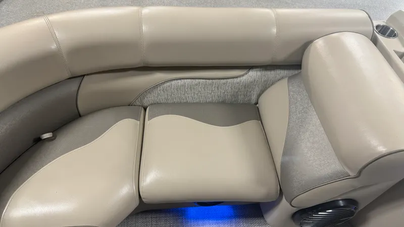 Slide: The Image of Premier 230 SUNSATION 2018 - 15