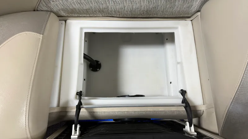 Slide: The Image of Premier 230 SUNSATION 2018 - 16