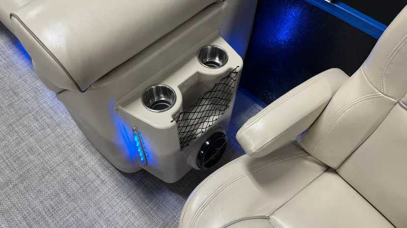 Slide: The Image of Premier 230 SUNSATION 2018 - 38
