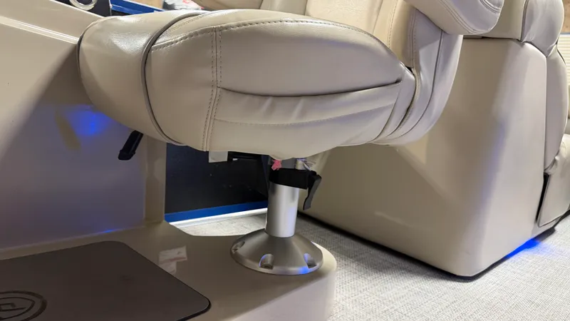 Slide: The Image of Premier 230 SUNSATION 2018 - 44