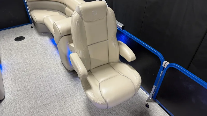 Slide: The Image of Premier 230 SUNSATION 2018 - 37