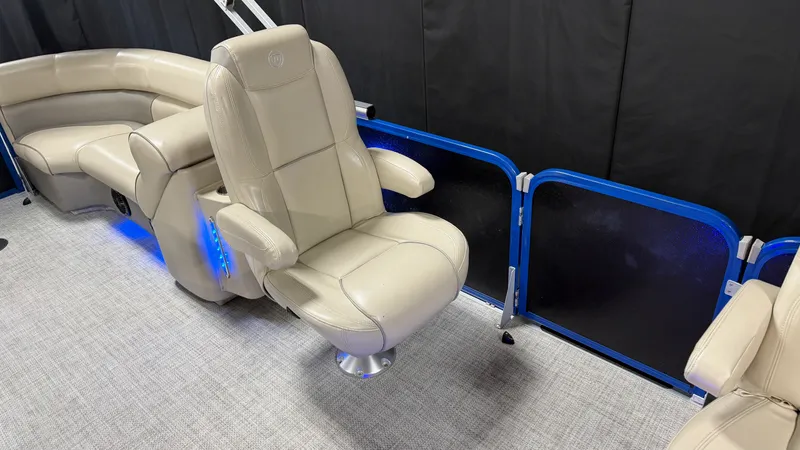 Slide: The Image of Premier 230 SUNSATION 2018 - 36