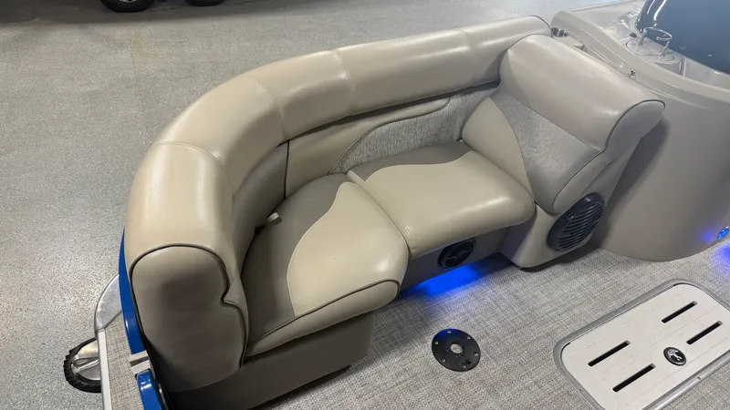 Slide: The Image of Premier 230 SUNSATION 2018 - 12