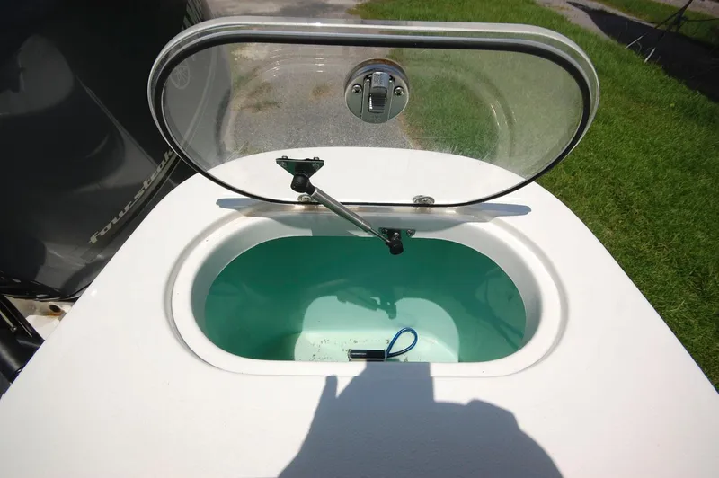 Slide: The Image of 2021 NauticStar 2102 Legacy livewell with open lid. - 18