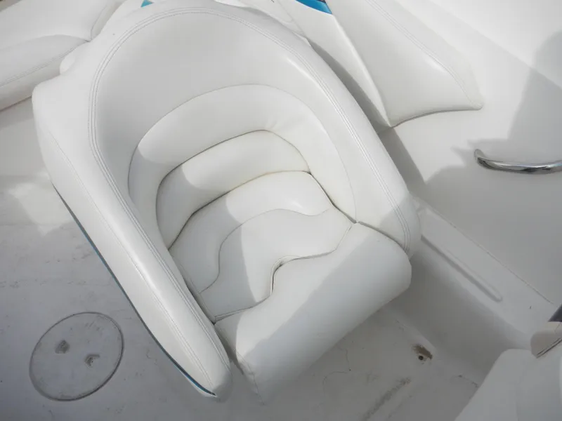 Slide: The Image of White leather seat on 2000 Wellcraft EXCALIBUR boat. - 11