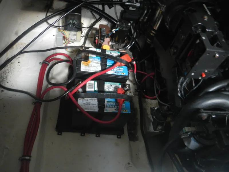 Slide: The Image of Battery compartment of a 2000 Wellcraft EXCALIBUR boat with wiring and connections. - 18