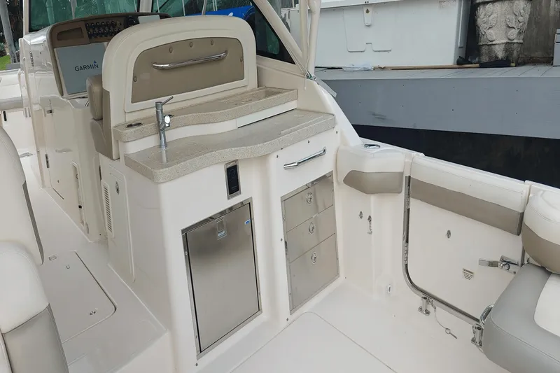 Slide: The Image of Grady-White 375 FREEDOM 2014 - 14