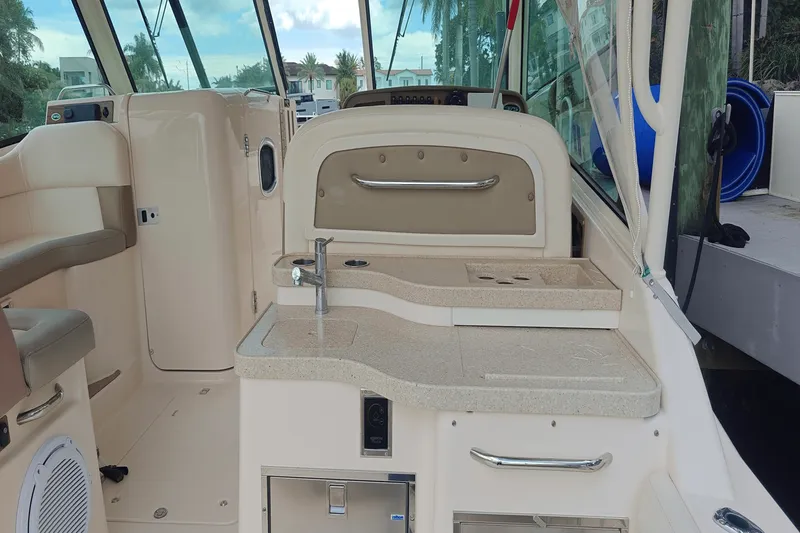 Slide: The Image of Grady-White 375 FREEDOM 2014 - 15