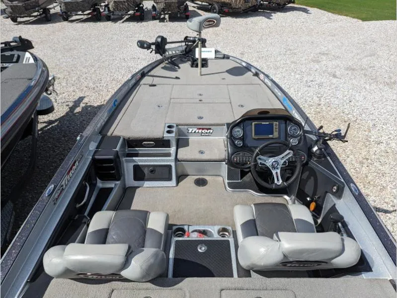 Slide: The Image of Triton TRX 22 ELITE 2016 - 1