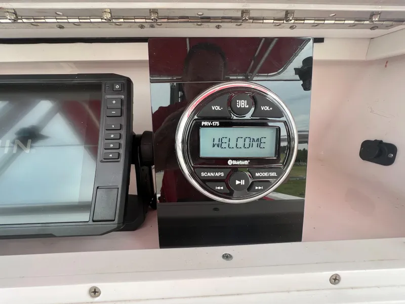 Slide: The Image of JBL audio system and navigation display on 2002 Donzi 29 ZF Cuddy boat. - 39