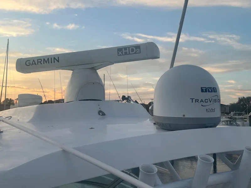 Slide: The Image of 2008 Donzi 38 ZSF boat with Garmin xHD2 radar and TracVision TV antenna. - 37