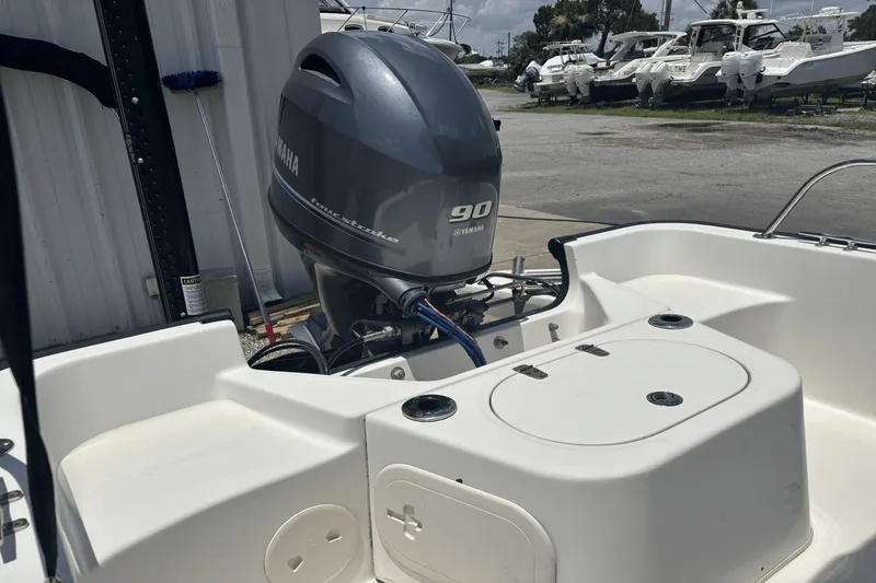 Slide: The Image of Boston Whaler 170 MONTAUK 2016 - 5