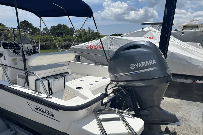 Slide: The Image of Boston Whaler 170 MONTAUK 2016 - 6