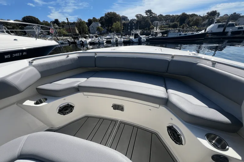 Slide: The Image of Boston Whaler 280 OUTRAGE 2024 - 15