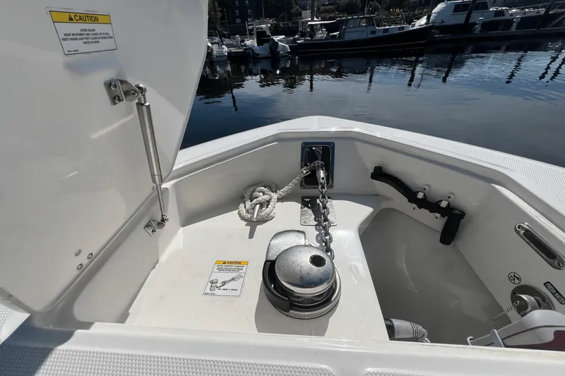 Slide: The Image of Boston Whaler 280 OUTRAGE 2024 - 16