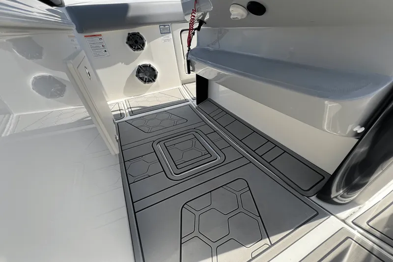 Slide: The Image of Boston Whaler 280 OUTRAGE 2024 - 23