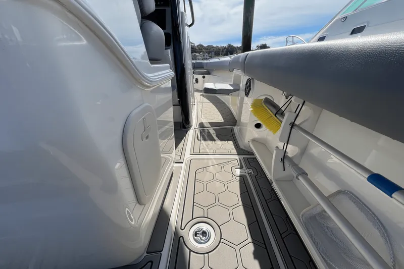 Slide: The Image of Boston Whaler 280 OUTRAGE 2024 - 24