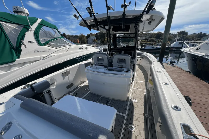 Slide: The Image of Boston Whaler 280 OUTRAGE 2024 - 4