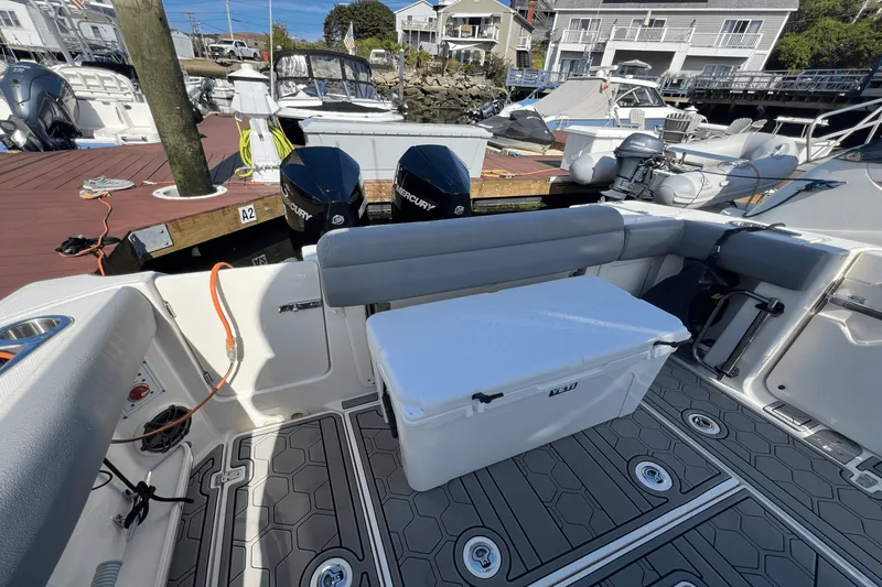 Slide: The Image of Boston Whaler 280 OUTRAGE 2024 - 5
