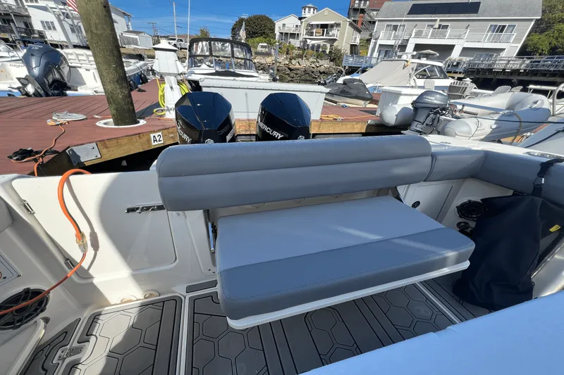 Slide: The Image of Boston Whaler 280 OUTRAGE 2024 - 6