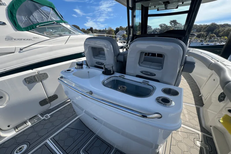 Slide: The Image of Boston Whaler 280 OUTRAGE 2024 - 8