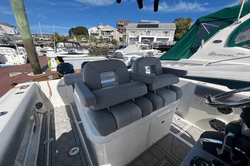 Slide: The Image of Boston Whaler 280 OUTRAGE 2024 - 9