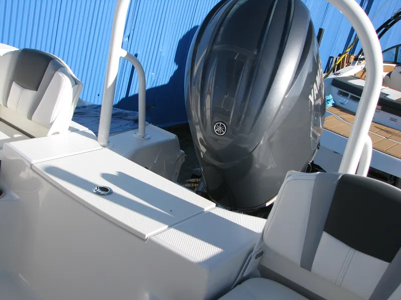 Slide: The Image of 2025 Robalo R200 Center Console boat with Yamaha outboard engine. - 28