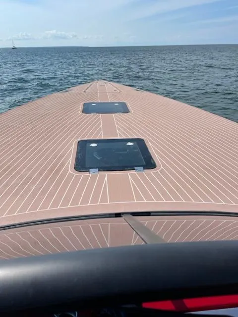 Slide: The Image of 2010 VanDutch 40 yacht cruising on open water - 12